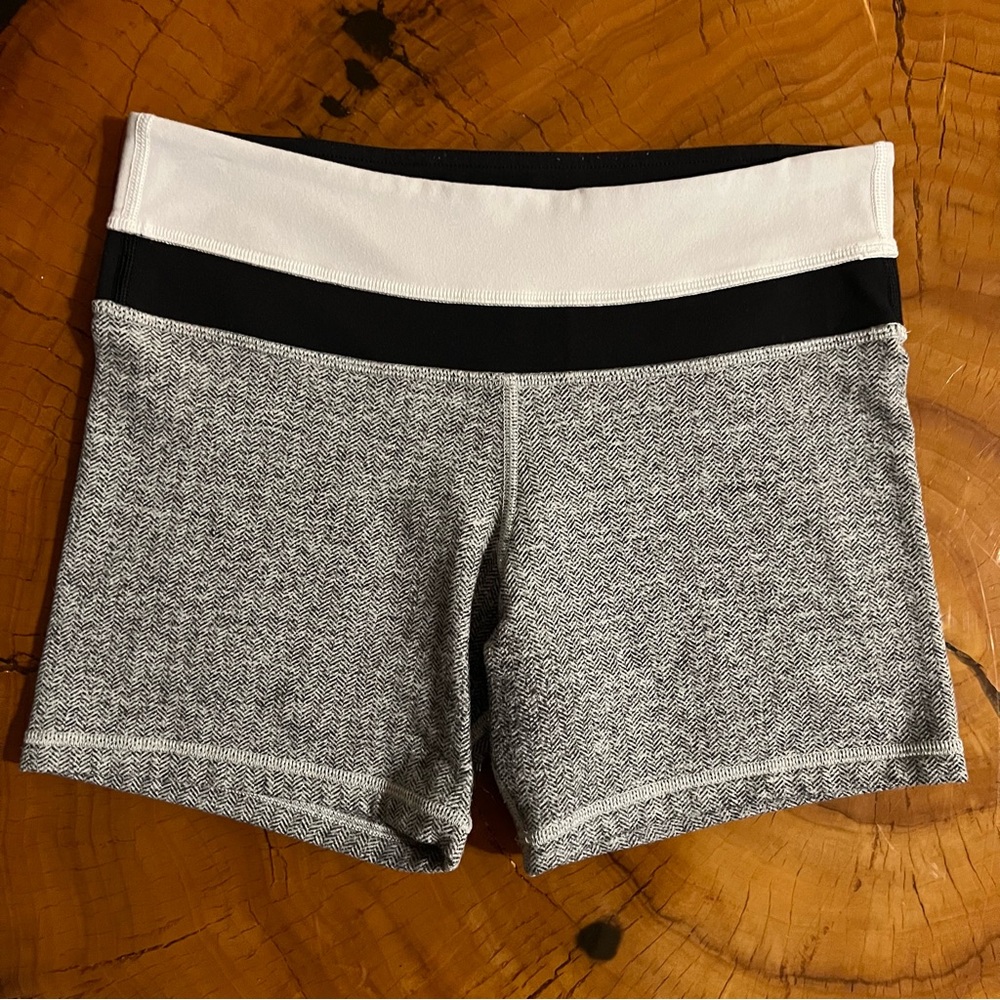 Lululemon Reverse Groove Shorts - Picture 3 of 5